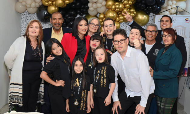 Egresa primera cohorte de profesionales de AT Model en “Modelaje Integral” y “Talento Extraordinario”