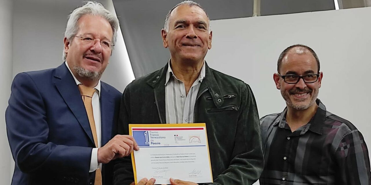 Raúl García Palma recibió eI Premio Franco-Venezolano de Poesía