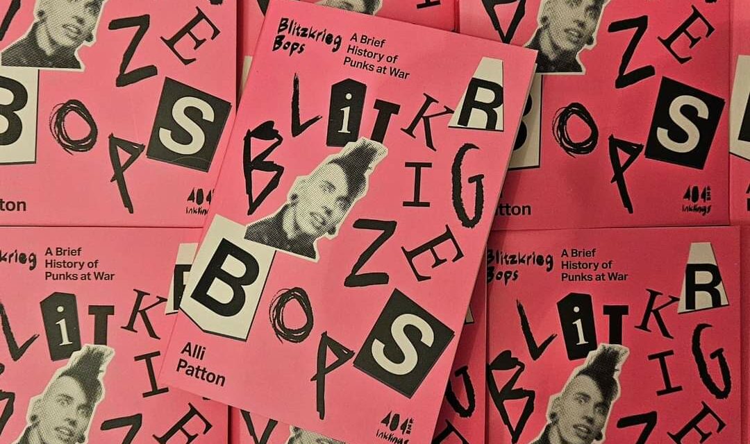 La banda Agente Extraño presente en «Blitzkrieg Bops», libro que denuncia la opresión en el mundo