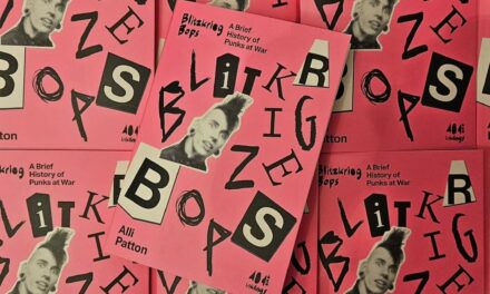 La banda Agente Extraño presente en «Blitzkrieg Bops», libro que denuncia la opresión en el mundo