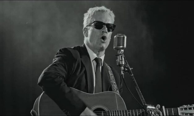 Fernando Carrillo se reinventa y explora faceta como cantante: «FERR»