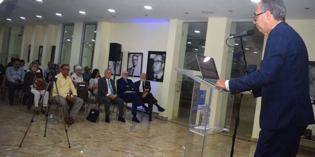 Ensayista José Mármol destaca batallas librangrupos sociales por su identidad en la posmodernidad