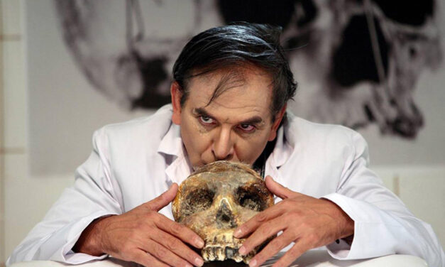 Héctor Manrique llega a Valencia con la galardonada obra Sangre en el diván, el 13 de junio