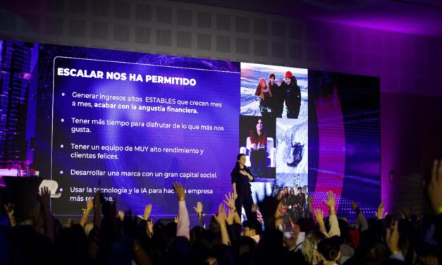 Margarita Pasos recibe el Micrófono de Oro y sigue tocando corazones con su gira “Yo Pude, ¡Tú Puedes! 2.0”