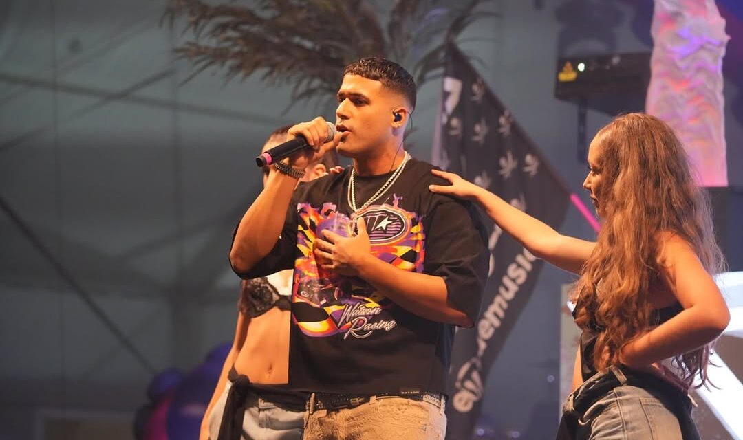 Salsero boricua Moa Rivera deslumbra España con su tour de verano