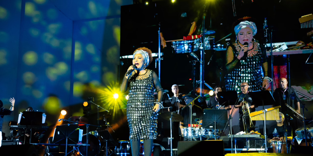 Trina Medina rinde tributo a Celia Cruz en el el Centro Cultural Chacao