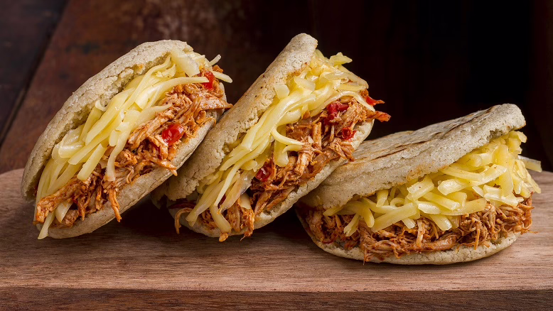 Conce como se rellena la Arepa pelúa con un toque italiano