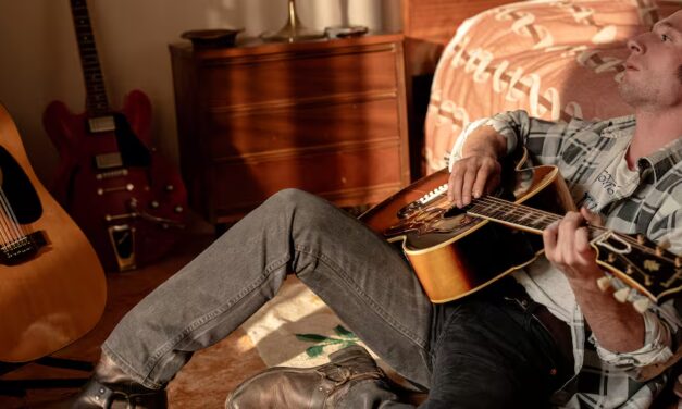 CINE: Jeremy Allen White se transforma en Springsteen: música de ninguna parte