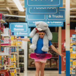 “El buen ladrón”: amable prófugo de la justicia oculto en una juguetería 