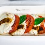 Laser Airlines presenta su nuevo menú a bordo en la ruta Caracas–Madrid