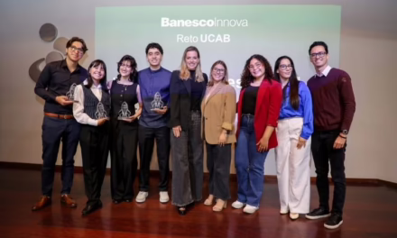 Banesco premió a los estudiantes del cuarto Reto Digital UCAB