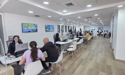 Movistar celebra 10 millones de clientes con una nueva experiencia de atención en los Centros de Servicio