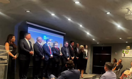 Cámara de Aseguradores de Venezuela rindió homenaje a María del Carmen Bouffard por 17 años de servicio en la institución