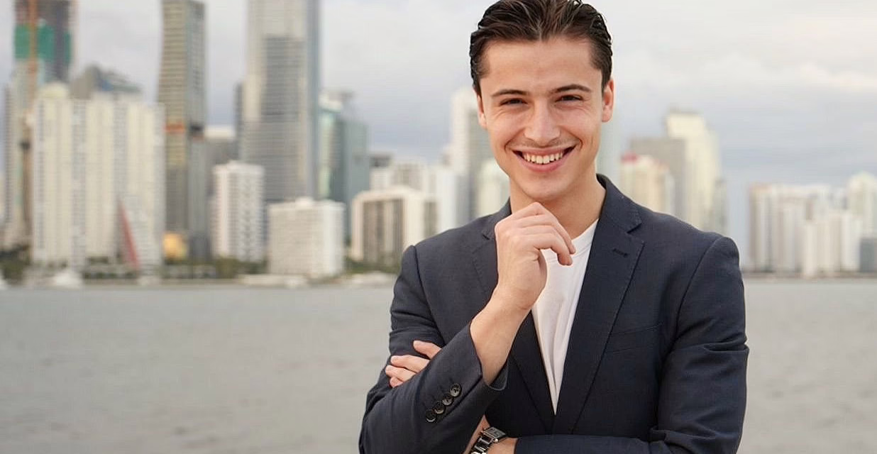 Harvey Ferrer: el joven arquitecto de inteligencia artificial que transforma influencia en millones al estilo Elon Musk