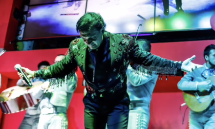 Homenaje a las Madres con «Siempre Juan Gabriel», en el teatro de Chacao