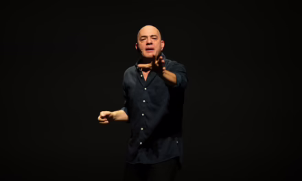 El primer actor colombiano Julián Arango presenta en el Centro Cultural Chacao su stand up comedy «Julianchou»