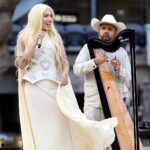 Arpamartínez impulsa el arpa venezolana junto a Elena Rose en la gira de Karol G