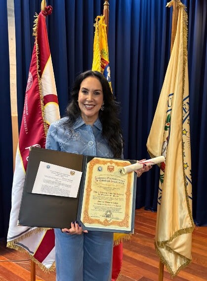 Diana Patricia «La Macarena del Mundo» recibió reconocimientos académicos de envergadura