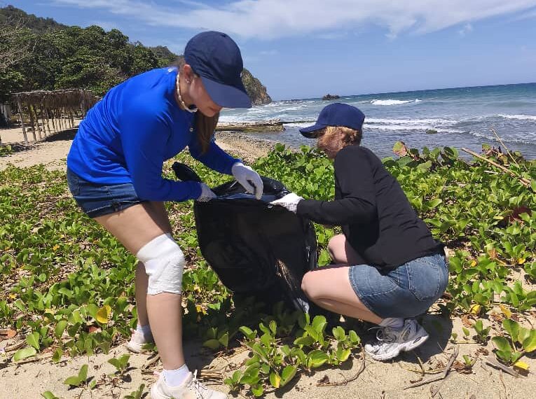 Recolectan 677 kilos de desechos sólidos durante Jornada de Limpieza de Playas en poblados Todasana y La Sabana